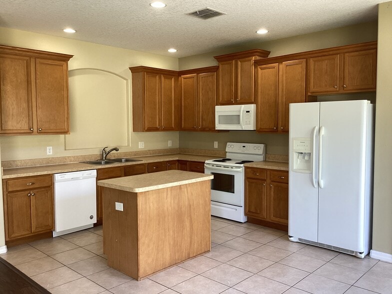 Building Photo - 1419 Hunterman Ln