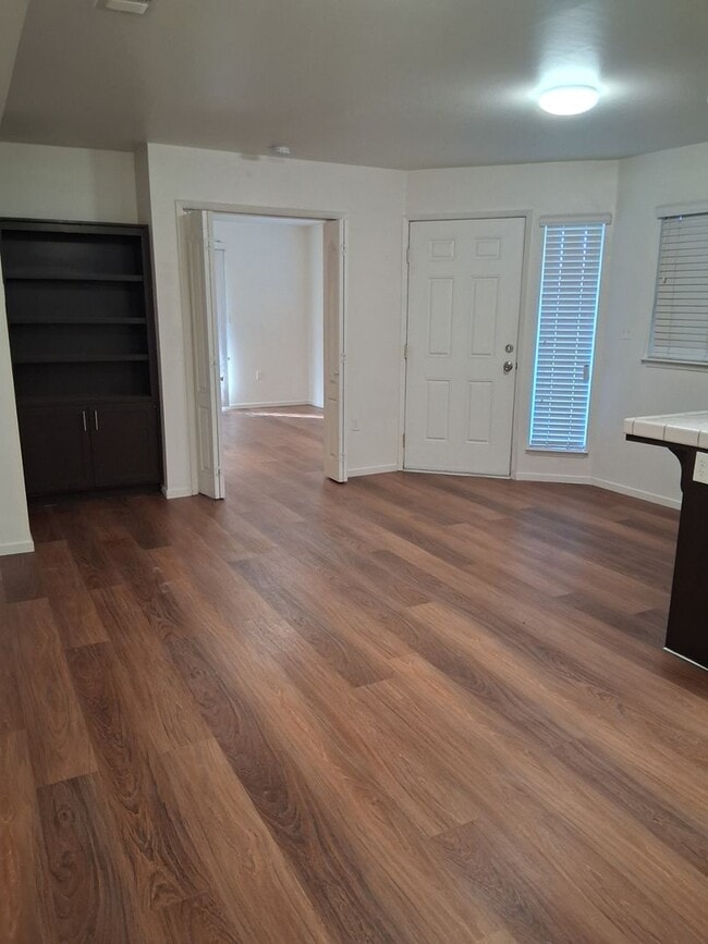 Building Photo - Great Condo for Rent!