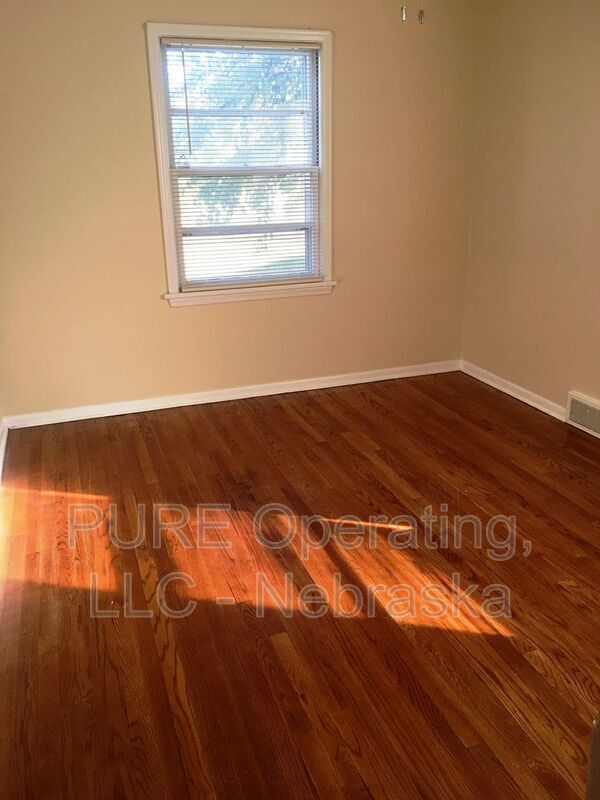 Building Photo - 210 N 32nd Ave