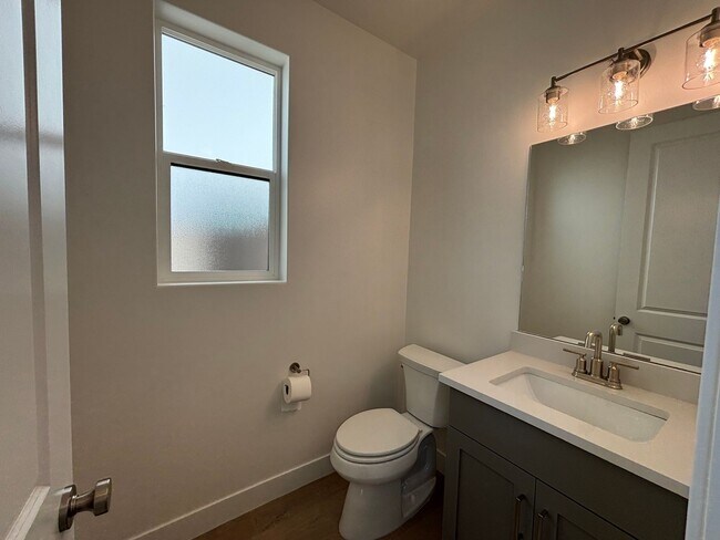 Building Photo - BRAND NEW 4 BEDROOM HOME OR RENT!
