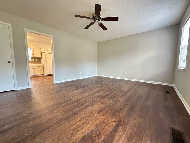 Building Photo - Home for rent in Center Point **MOVE IN SP...