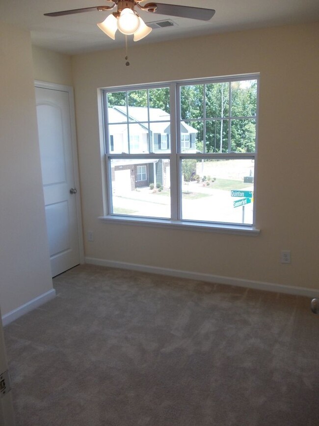 Building Photo - 3 Bed End Unit Townhome in Prosperity Chur...