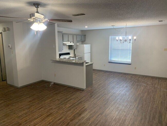 Building Photo - Cozy 2 bedroom 1 1/2 bath in Friendship ISD!