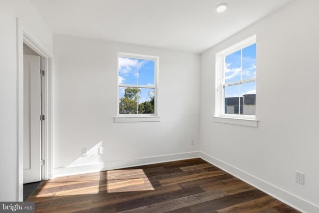 Building Photo - 7037 Ridge Ave