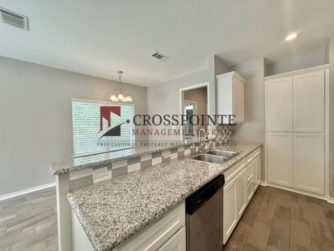 Building Photo - Tour Today! 2 Bedroom 2 Bath Duplex!