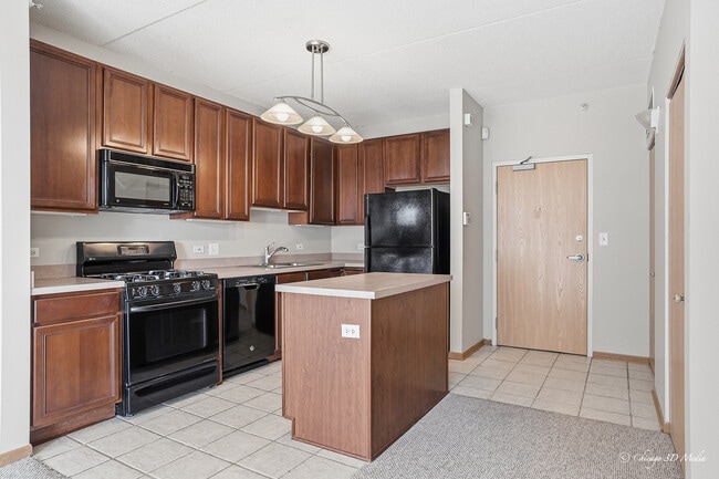 Building Photo - 515 Main St