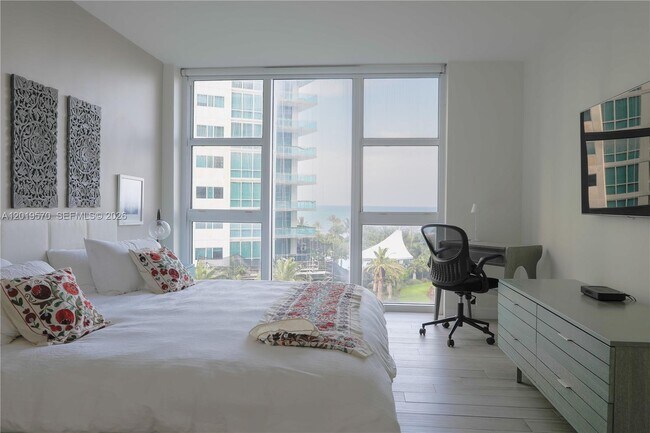 Building Photo - 10275 Collins Ave