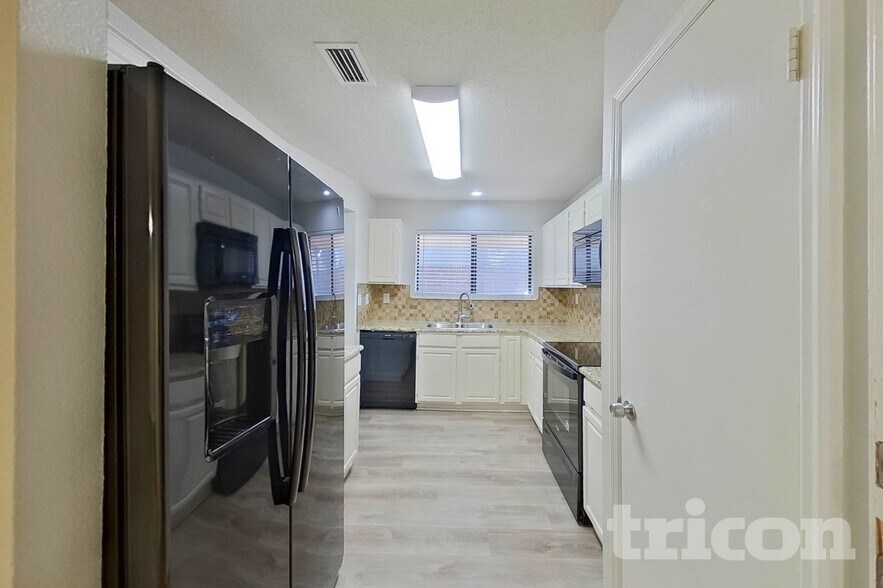 Building Photo - 161 Hunter Dr