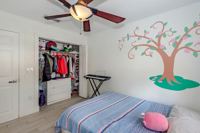 Building Photo - 16931 SW 5th Ct