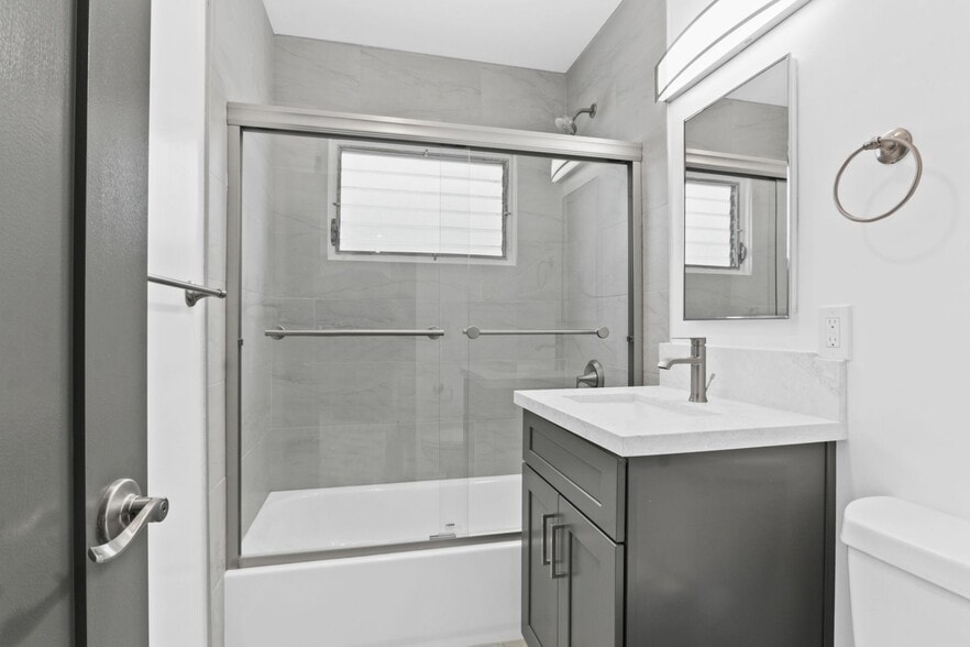 Building Photo - 844 5th St