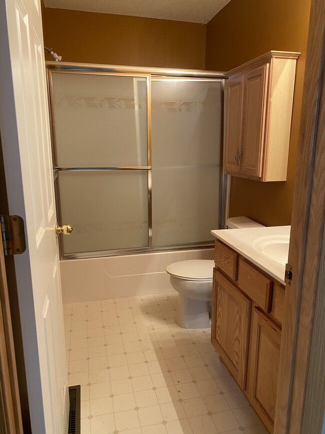 Building Photo - 15222 Florist Cir