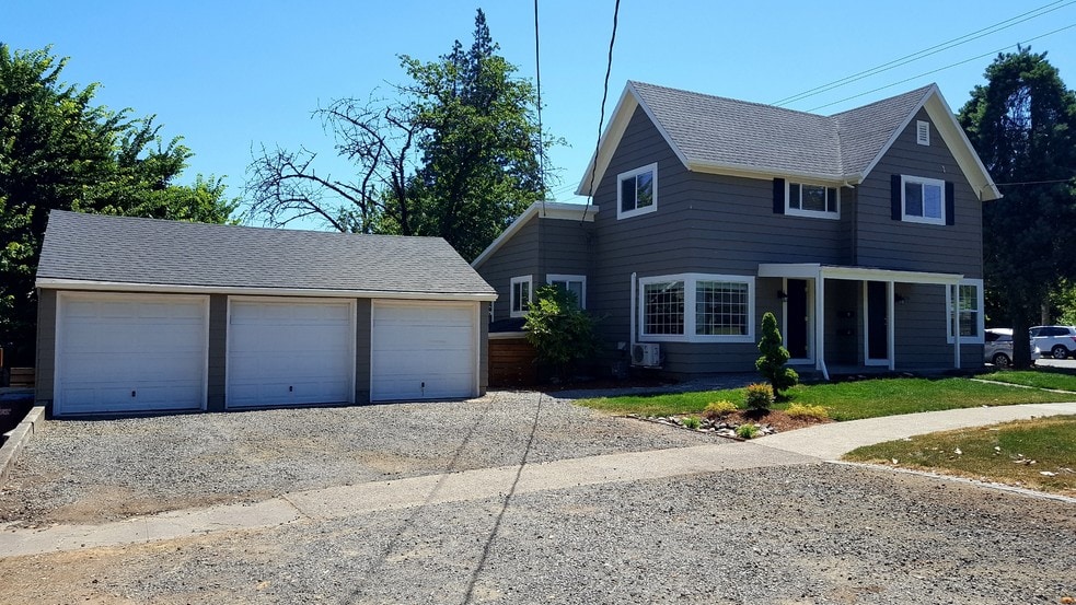 Building Photo - 1901 Douglas St
