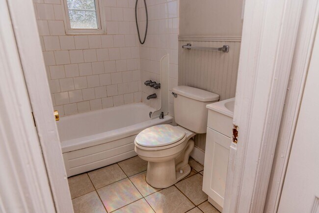 Building Photo - 1903 Grayland Ave