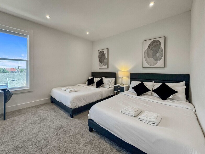 Building Photo - 1731 N Fitzhugh Ave