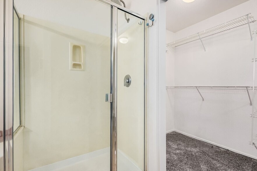 Building Photo - 3022 E Captain Dreyfus Ave