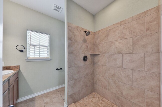 Building Photo - Five Points 4 bedroom home