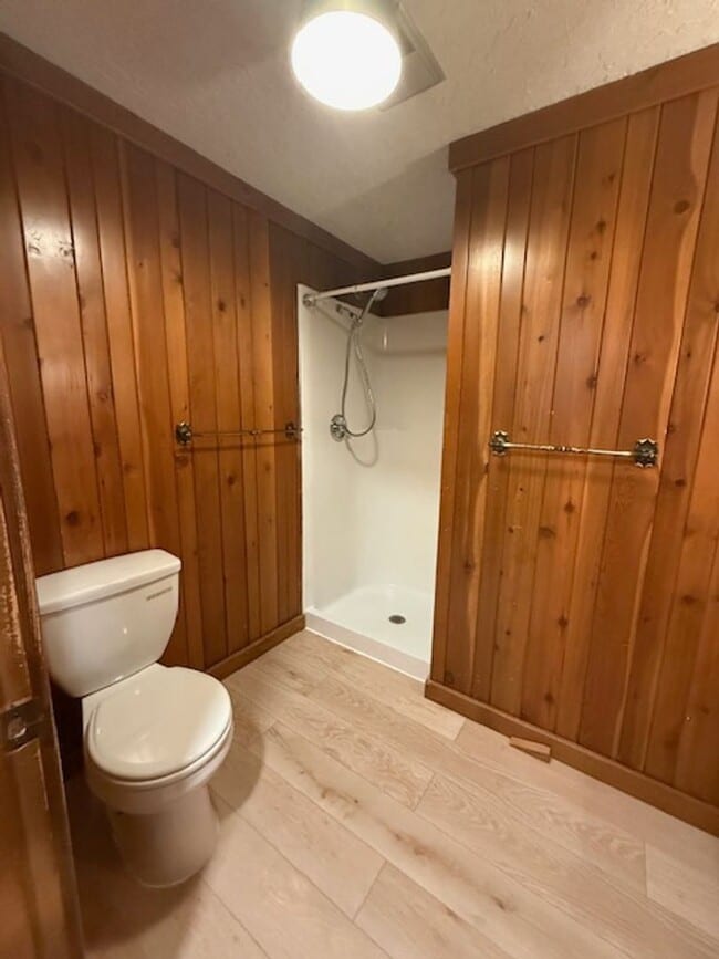 Building Photo - Charming 3BR Country Log Home in the Willamette Valley