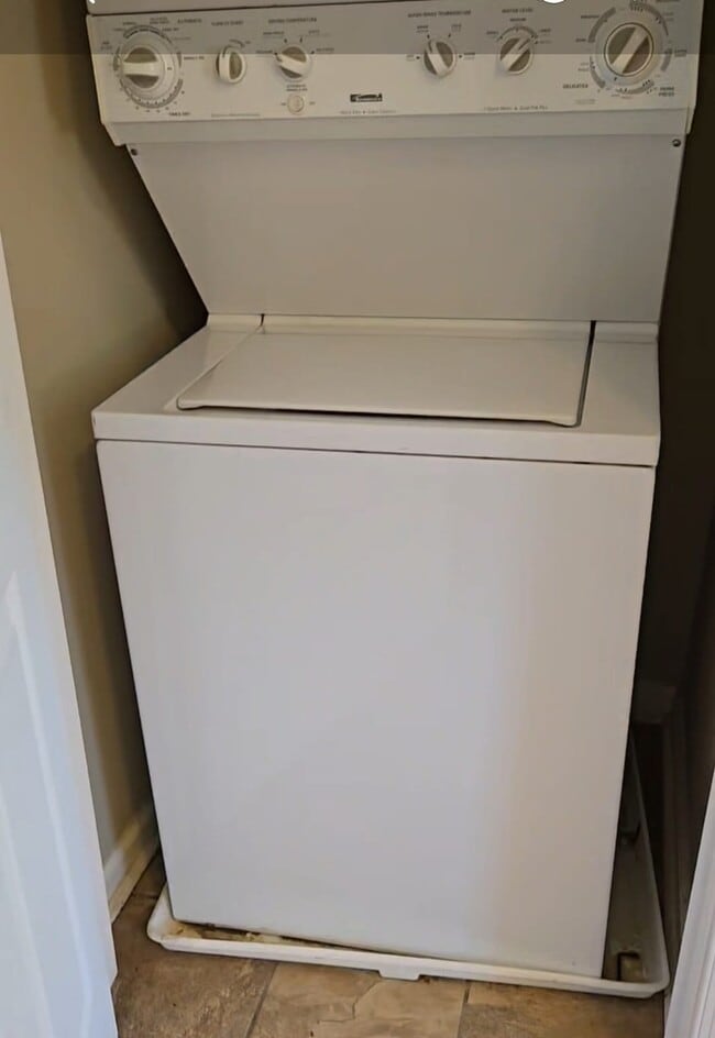 Building Photo - 827 N Caroline St