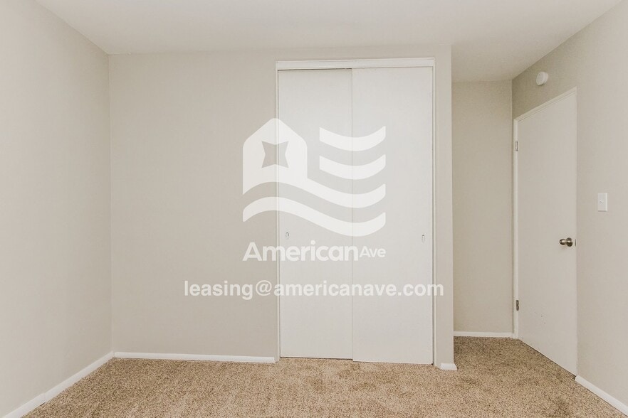 Building Photo - 4741 N Longworth Ave