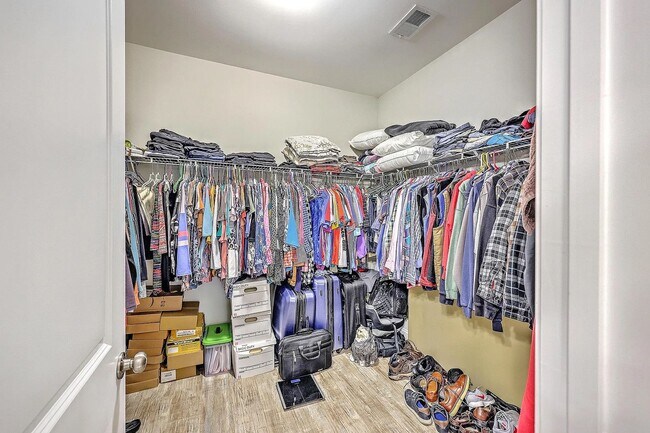 Building Photo - 4 Bedroom 3.5 Bath House in St. Johns Lake - Johns Island