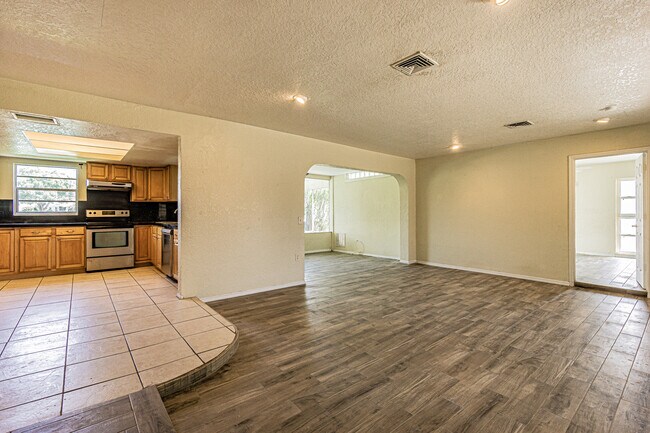 Building Photo - 4149 Floramar Ter