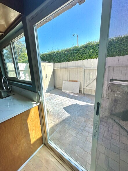 Building Photo - 8452 El Arroyo Dr