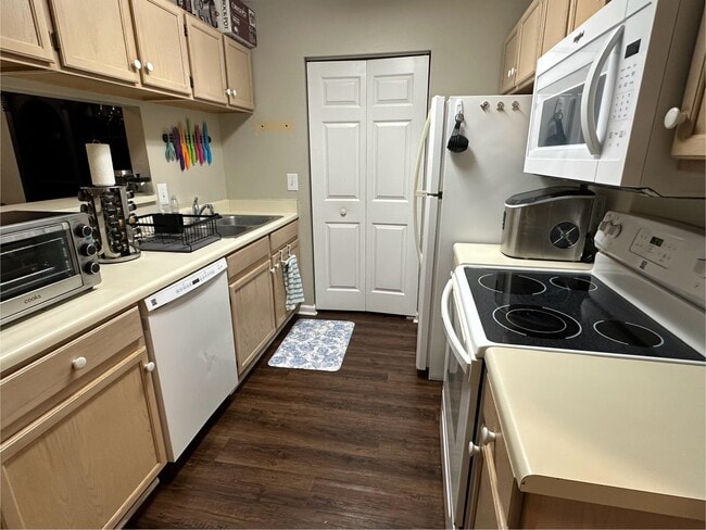 Building Photo - 2188 Timberwood Cir N