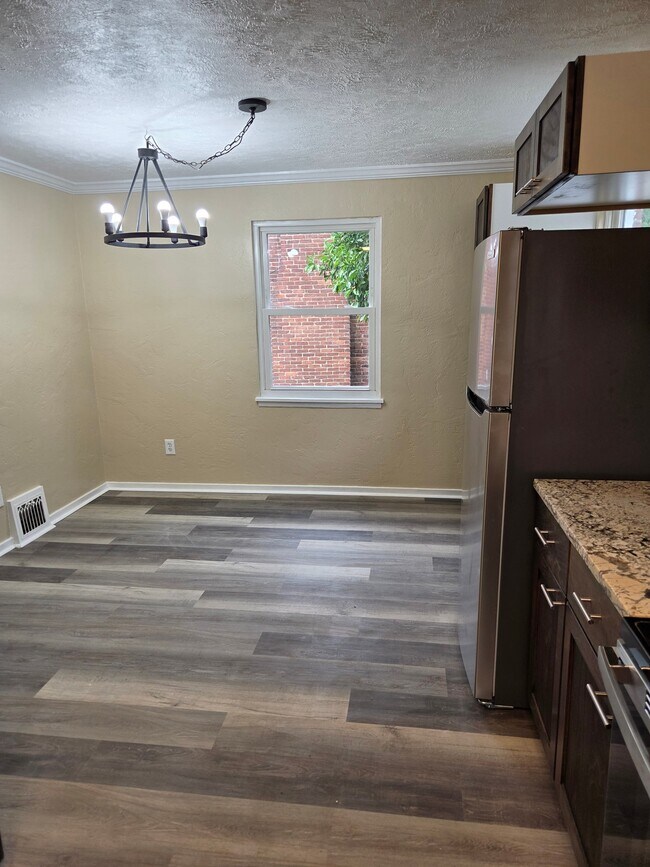 Building Photo - 5272 Fieldcrest Dr