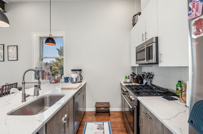 Building Photo - 178 Elm St