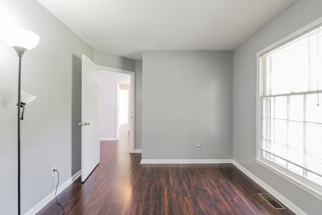 Building Photo - 1601 Sansberry Rd