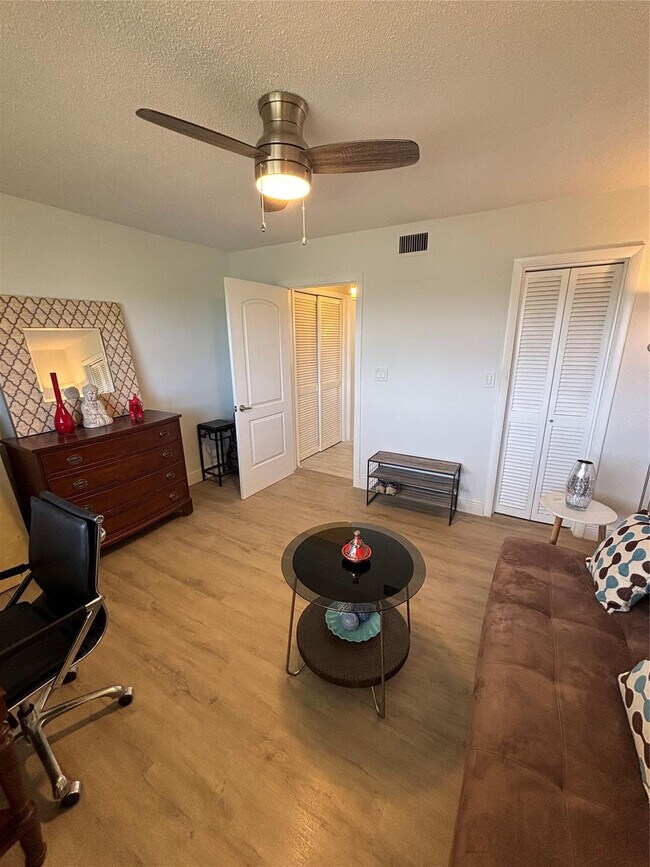 Building Photo - 4310 NW 12th Ct