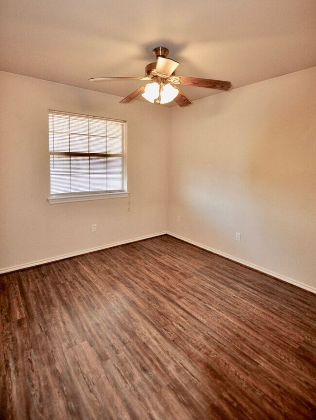 Building Photo - FOR LEASE! Nice 3 BR – 2 BA – 2 Car Garage – Brick Home in Chimney Rock Estates - Great Location!...