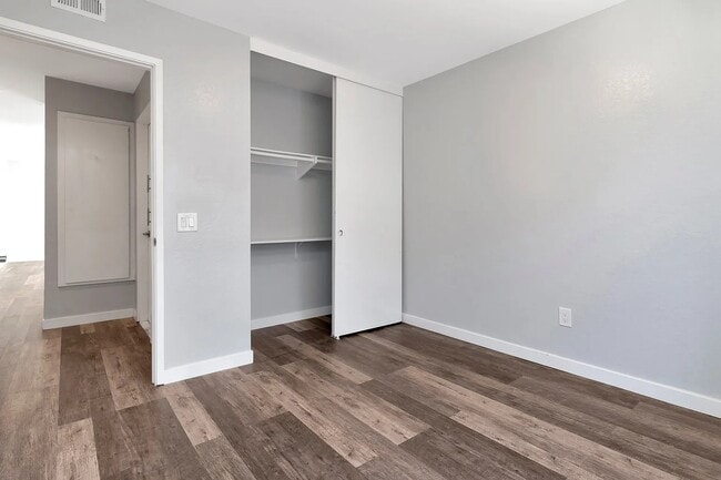 Building Photo - 10231 Empress Ave