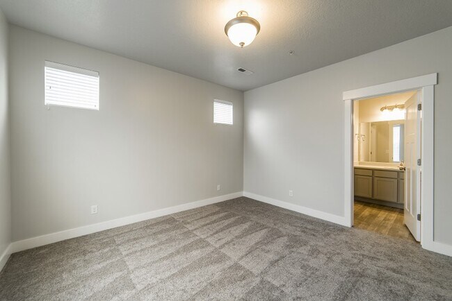 Building Photo - 619 N Emery Ln