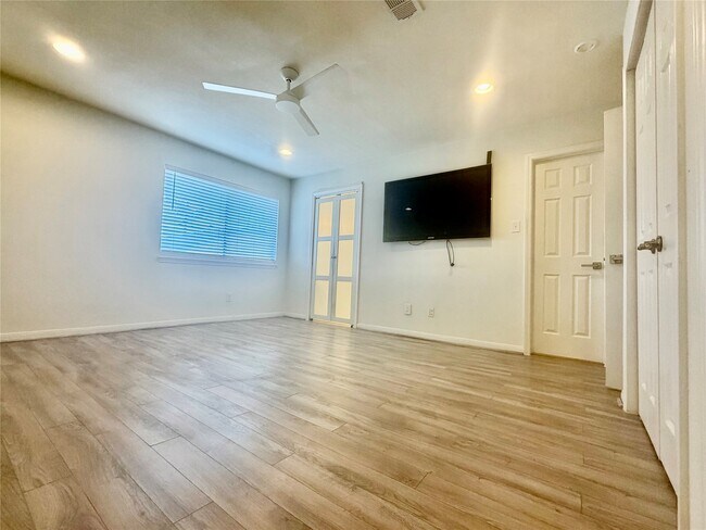 Building Photo - 5800 Lumberdale Rd