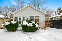 Building Photo - Home For Rent