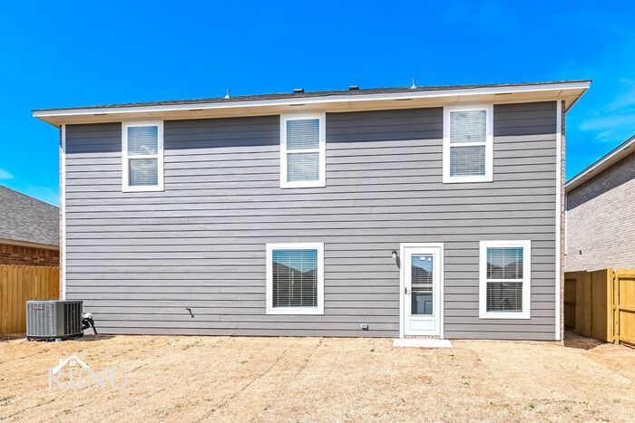 Building Photo - 1613 Maroon Dr