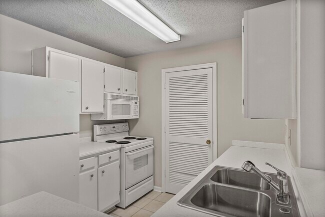 Building Photo - 619 Granville Ct