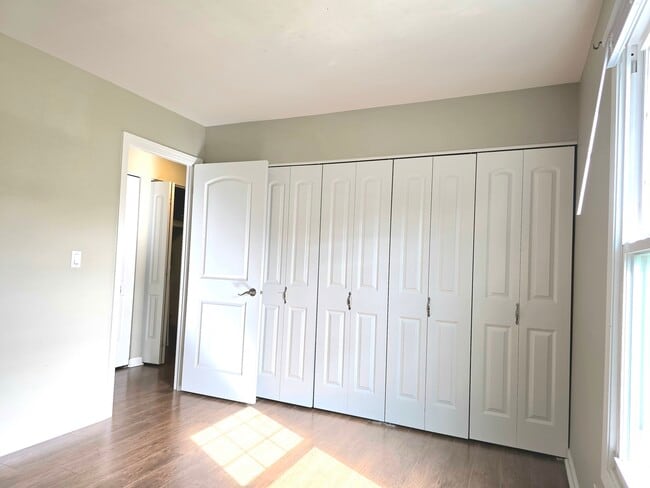 Building Photo - 310 Russet Way