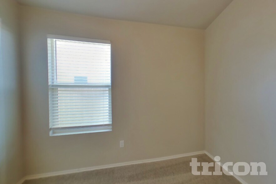 Building Photo - 5205 Saddle Clb Dr