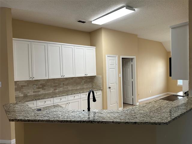 Building Photo - 722 Rolling Hills Dr