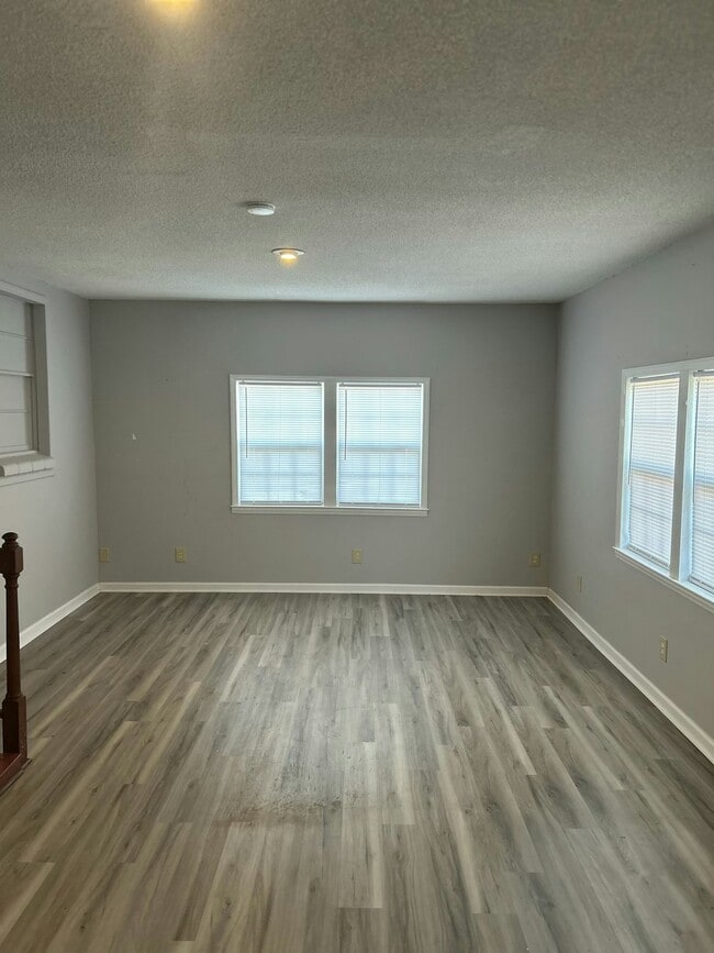 Building Photo - 107 Smith St