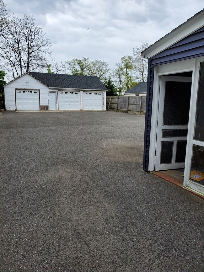 Parking lot - 91 Jerusalem Ave
