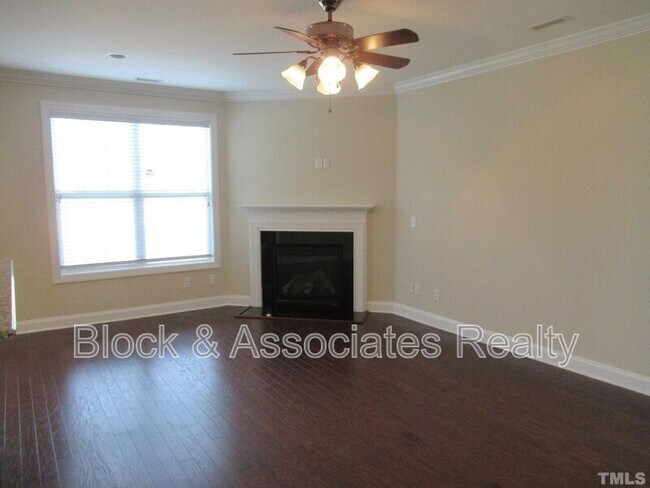 Building Photo - 1148 Holland Bend Dr