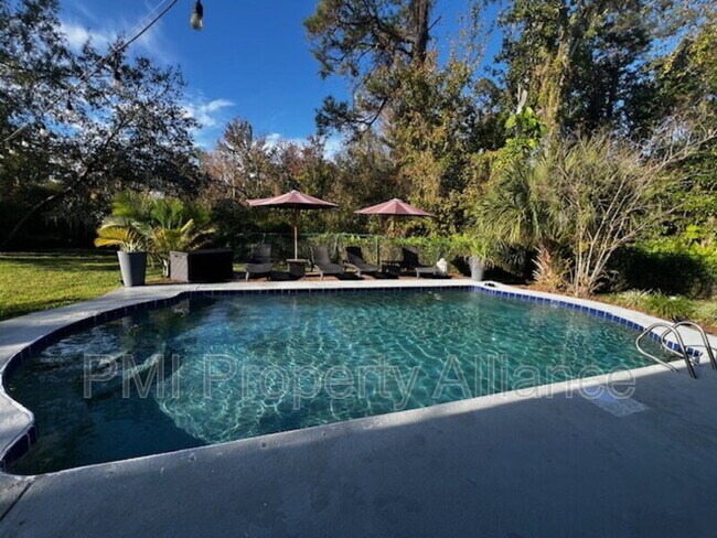 Building Photo - 4044 Tenita Dr