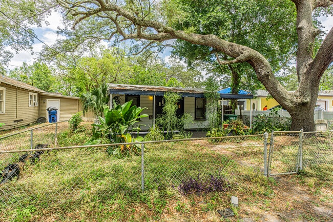 Building Photo - 10704 N Annette Ave