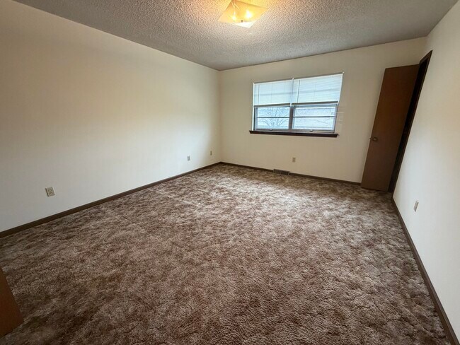 Building Photo - 2205 Warwick St