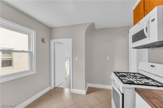 Building Photo - 3407 W 91st St
