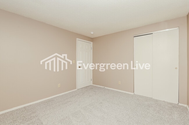 Building Photo - 4735 Stonehedge St