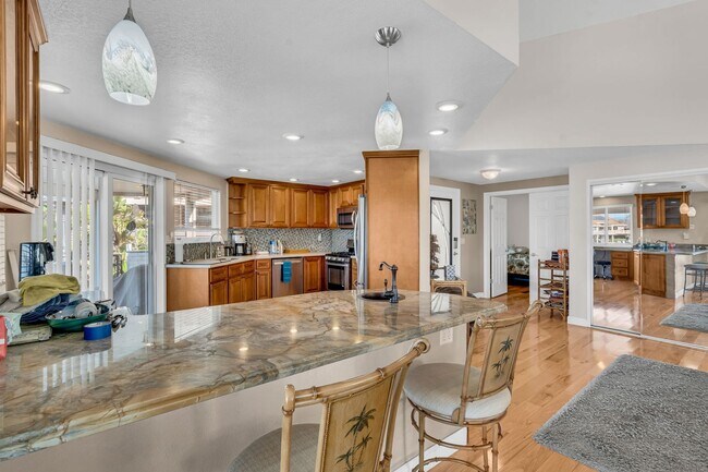 Building Photo - INCREDIBLE LOCATION... END OF CUL DE SAC WITH OVER 100 FEET ON WATER... MARVELOUS DOCK AND DECK W...